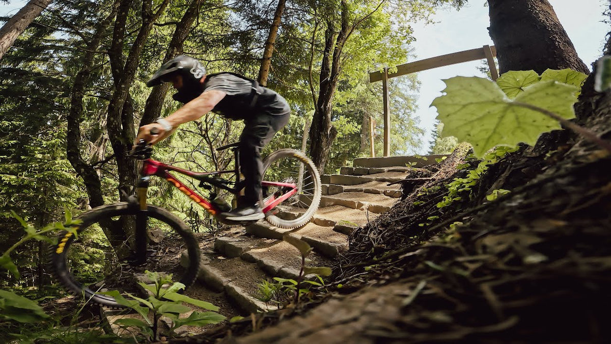 Video laden: MEIN ERSTES MAL! DOWNHILL fahren im Bike Park Innsbruck / Joshua Ehler