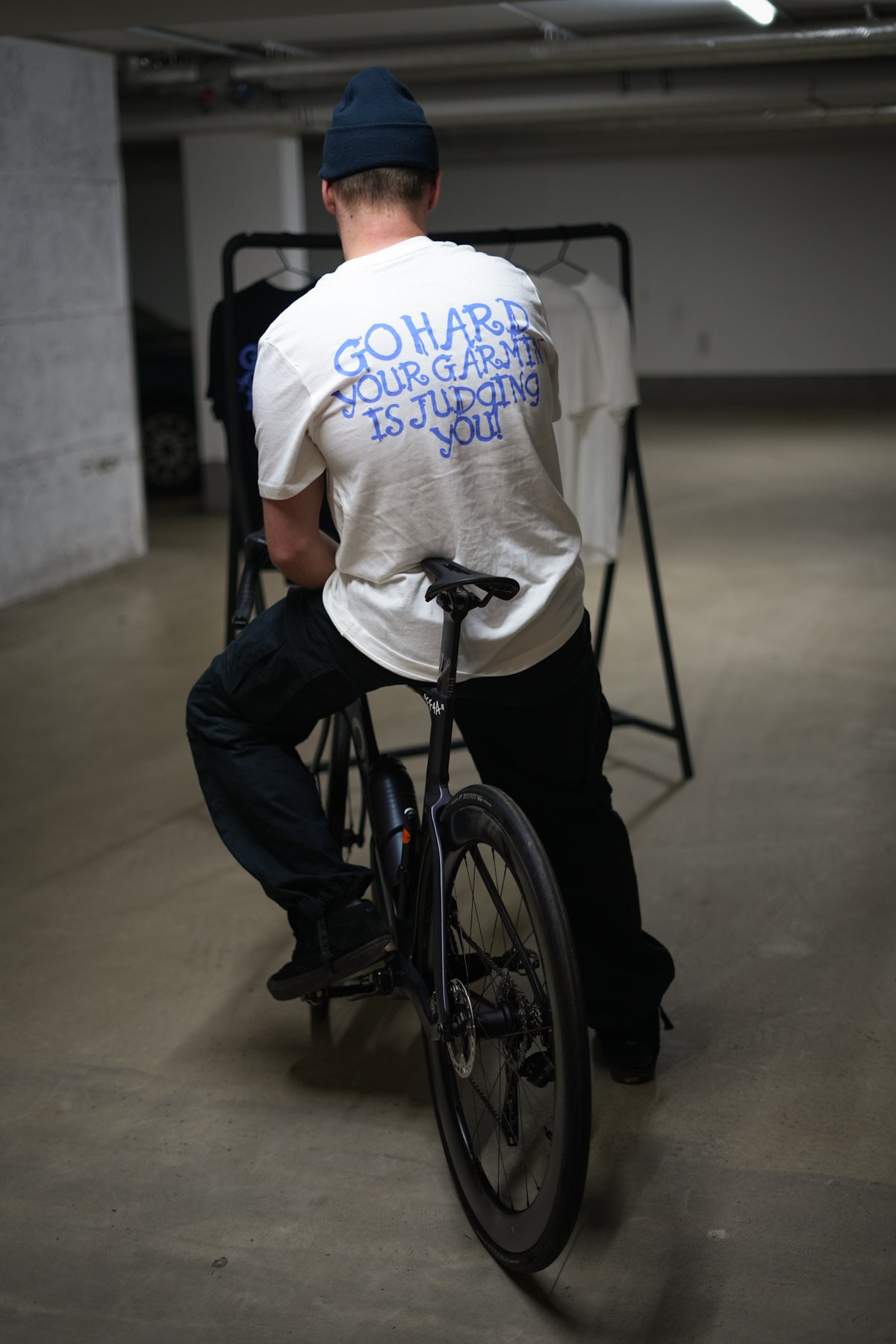 Go Hard! Lifestyle Shirt Offwhite – Backprint „Go Hard – Your Garmin is judging you“ – Bild 7