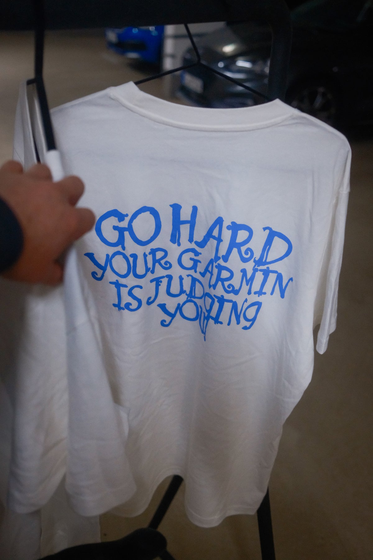 Go Hard! Lifestyle Shirt Offwhite – Backprint „Go Hard – Your Garmin is judging you“ – Bild 2