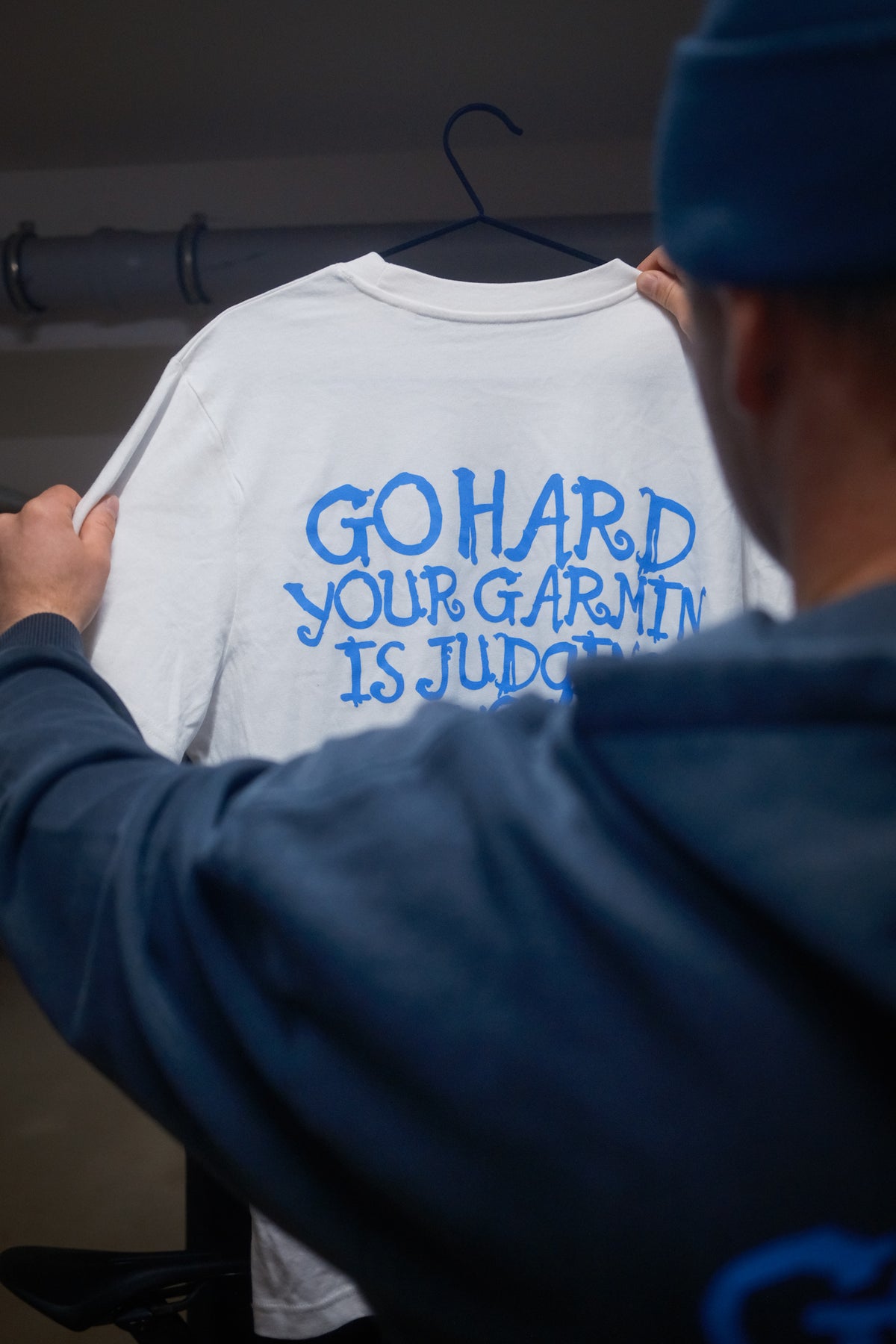 Go Hard! Lifestyle Shirt Offwhite – Backprint „Go Hard – Your Garmin is judging you“ – Bild 5